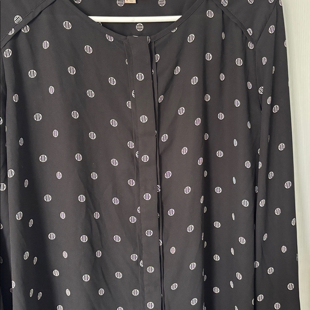 Black and white button up blouse - Picture 2 of 2